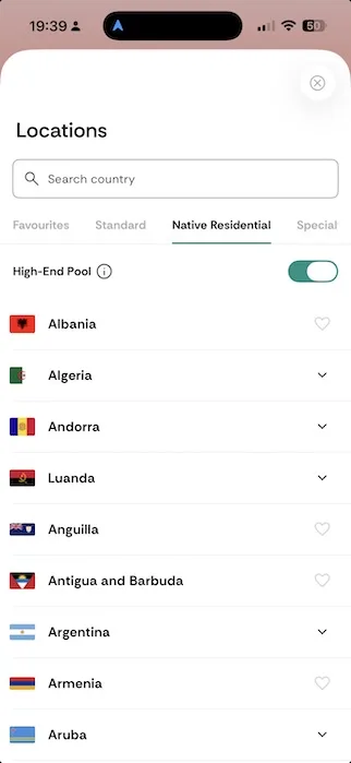 App CometVPN Native Residential VPN su iPhone che mostra la connessione di indirizzo IP residenziale mobile